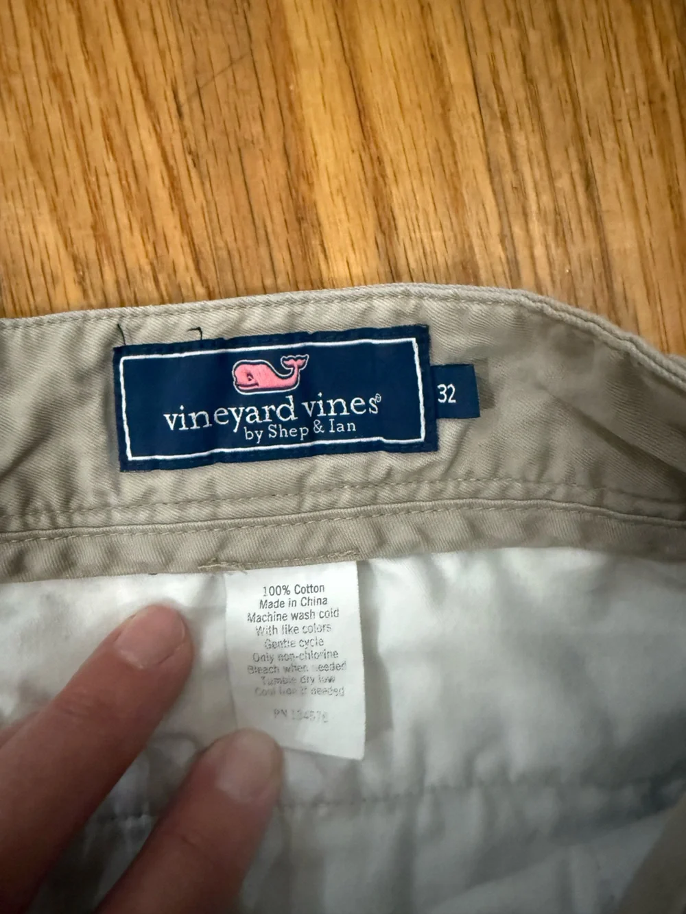 Vineyard Vines Tan Men’s Shorts size 32 9 inch inseam flat front classic preppy